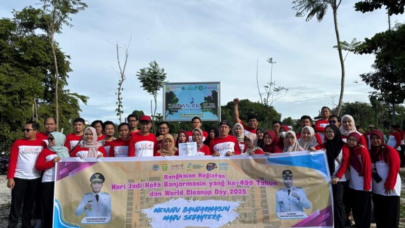 Diskominfotik Kota Banjarmasin Kompak Gelar Gotong Royong di RK Ilir