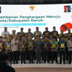 Pengelolaan Sampah HST Diakui Nasional, Bupati Samsul Rizal Terima Sertifikat dari Kementerian LH