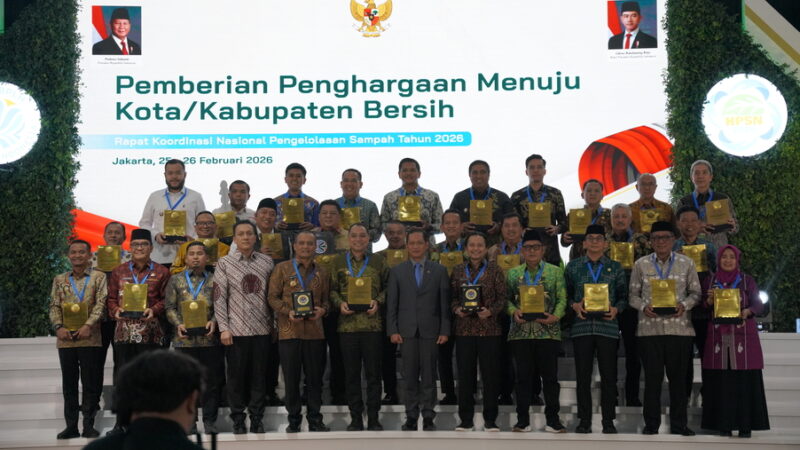 Pengelolaan Sampah HST Diakui Nasional, Bupati Samsul Rizal Terima Sertifikat dari Kementerian LH