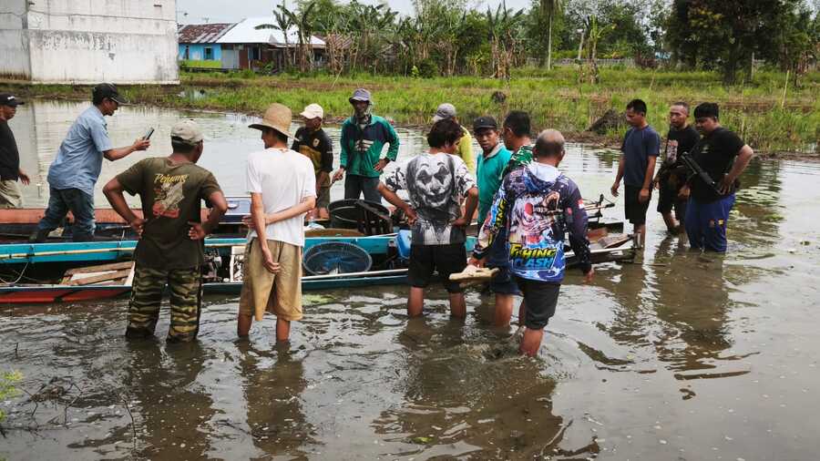 Dinas Perikanan HST  Tindak Destructive Fishing di Perairan Desa Tabat, 3 Perahu Dan 30 Kg Diamankan