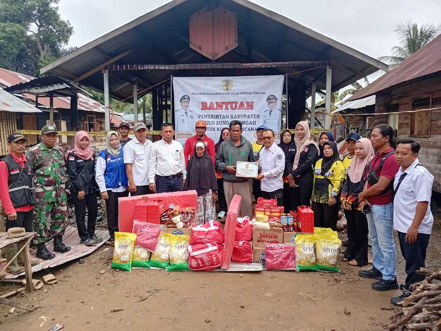 Pemkab HST Bergerak Cepat Salurkan Bantuan Korban Kebakaran di Tabudarat Hilir