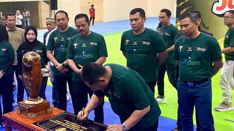 Bupati HST Resmikan Gedung Olahraga Murakata, Serahkan Piala Turnamen Futsal Ramadan Sesion VI Pertanda Pertandingan Dimulai