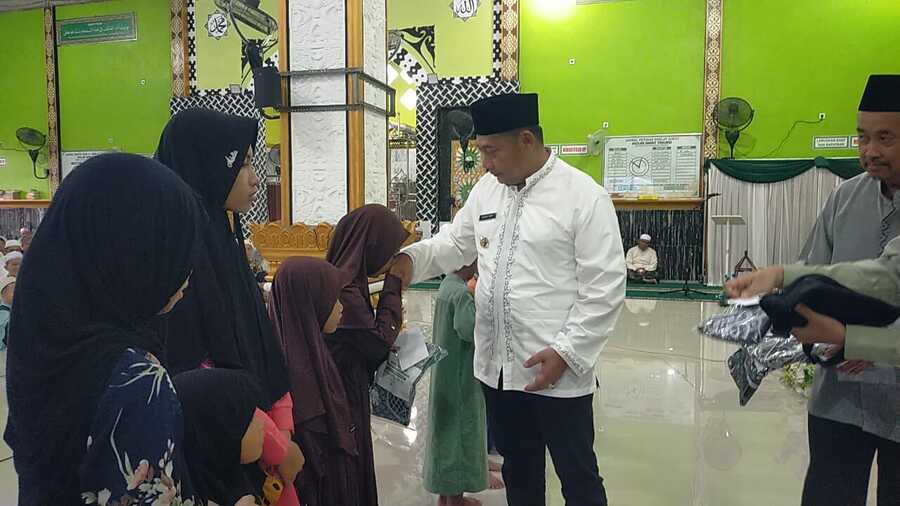 Bupati HST Gelar Safari Ramadhan di Hantakan, Serahkan Santunan Anak Yatim