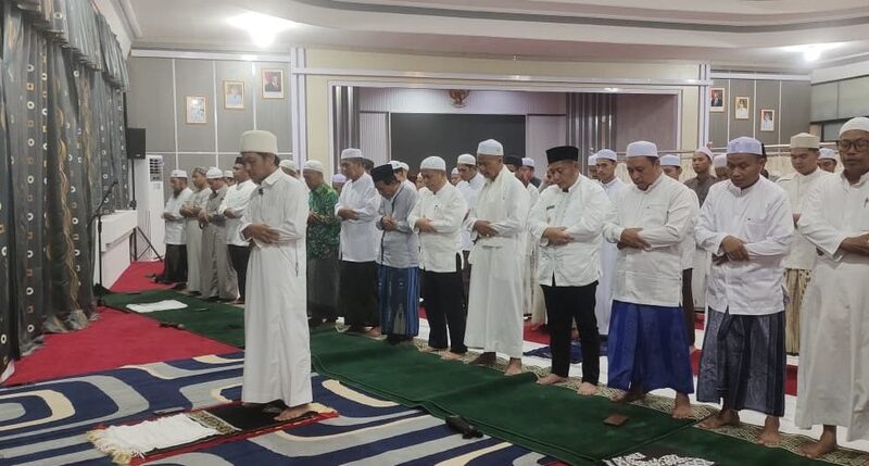 Disdik HST Jalin Silaturrahmi dan Tarawih Berjama’ah bersama Tenaga Didik Taman Pendidikan Al-Qur’an (TPA) se-Kabupaten HST