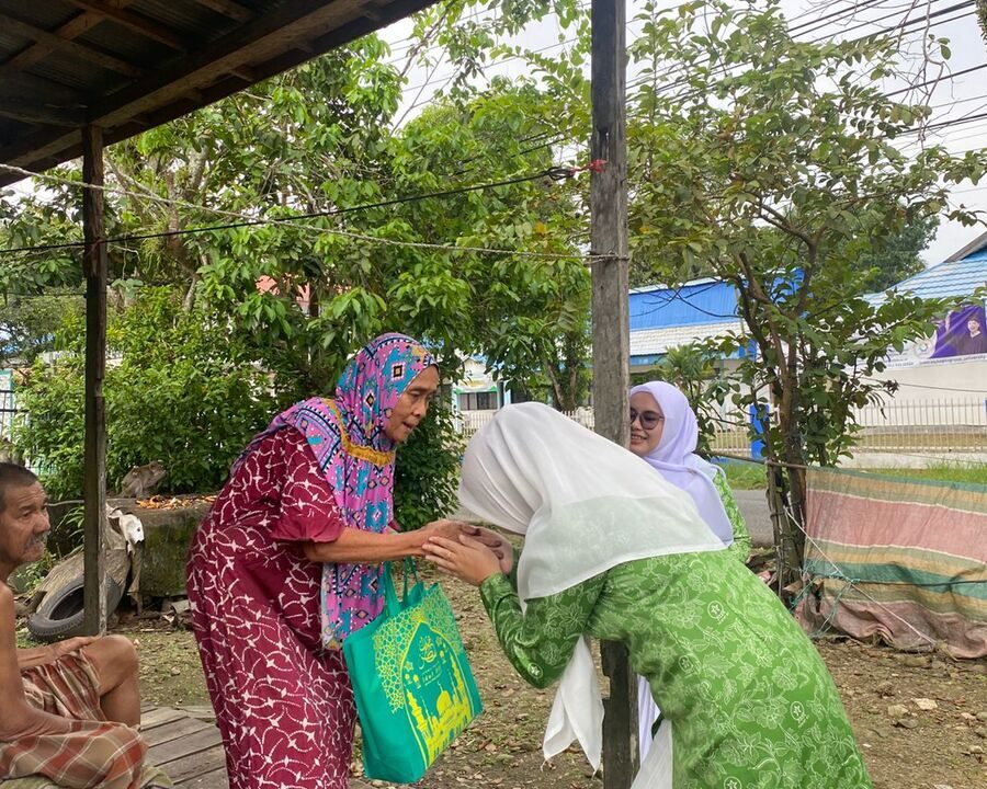 PC. Fatayat NU HST Tebarkan Kebahagiaan, Bagikan 25 Paket Sembako dan 120 Takjil Untuk Masyarakat