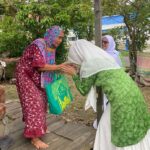 PC. Fatayat NU HST Tebarkan Kebahagiaan, Bagikan 25 Paket Sembako dan 120 Takjil Untuk Masyarakat