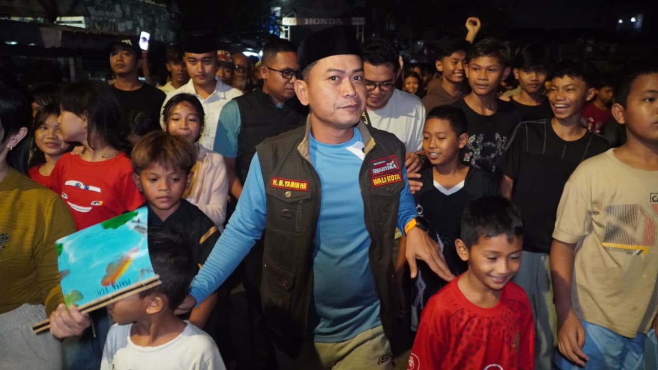Bagarakan Hingga Sahur Bareng Warga Pekapuran-Sungai Baru, Wali Kota Yamin Ajak Masyarakat Kompak Kelola Sampah Demi Masa Depan