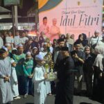 Bupati HST Serahkan Hadiah Juara Pawai Takbiran, Setda HST dan Karamatul Muhsidin Raih Juara I