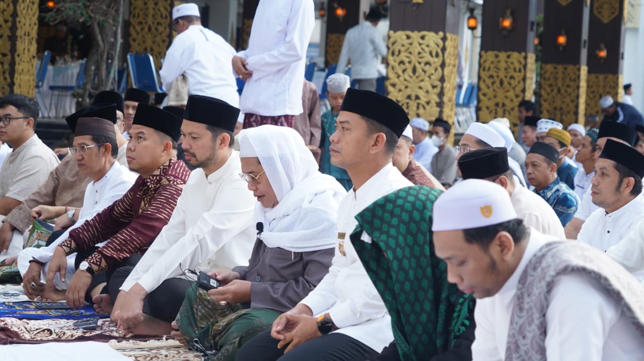 Masyarakat Tumpah Ruah dalam Kehangatan Lebaran di Balai Kota, Hadiah Umroh dan Ziarah Wali Jadi Primadona