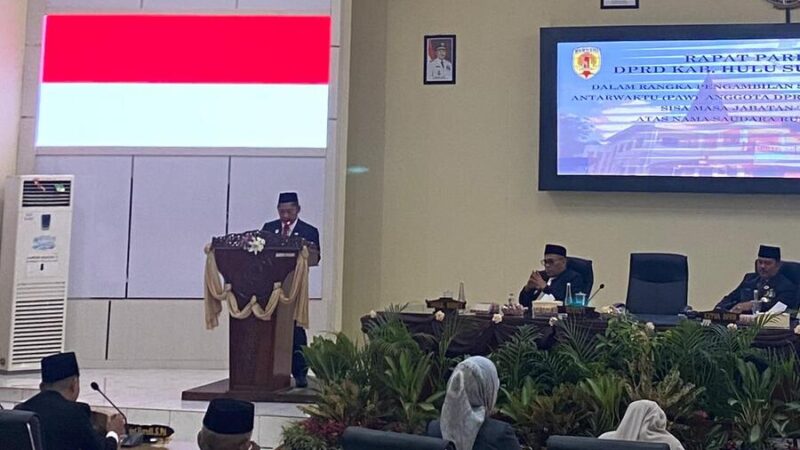 Bupati HST Hadiri Pelantikan PAW DPRD, Rusmaini Hardi Resmi Menjabat