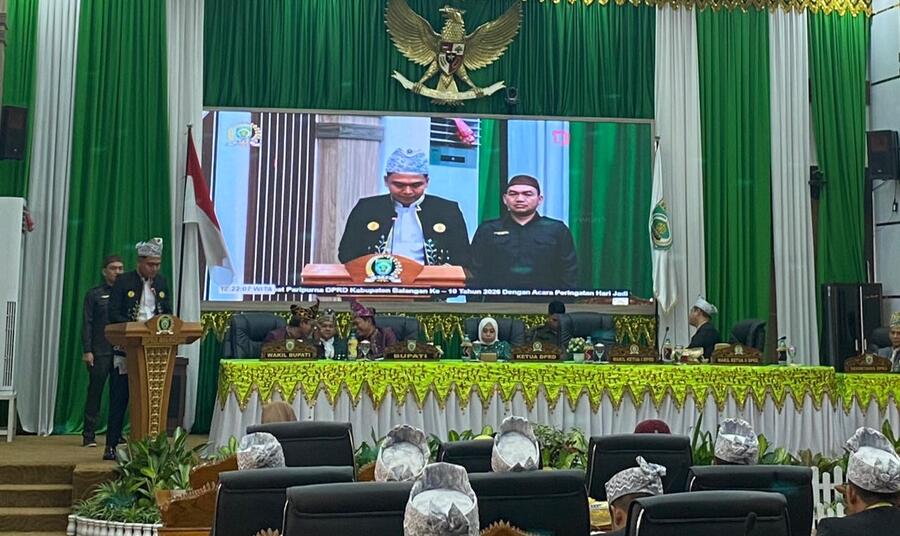 Wakil Ketua I DPRD Balangan Muhammad Rizkan Tegaskan Arah Pembangunan Lebih Baik di Rapat Paripurna ke-10