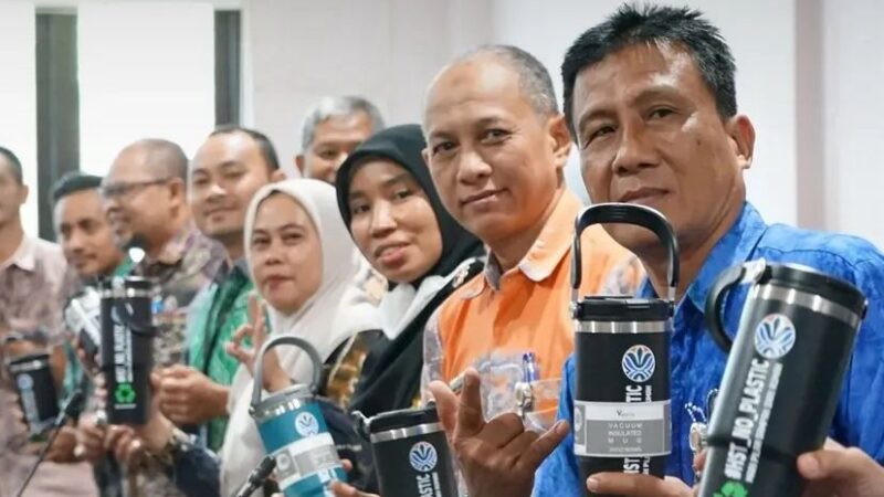 Pemkab HST Gencar Gaungkan “HST NO Plastik” Dengan Bawa Tumbler Saat Rapat