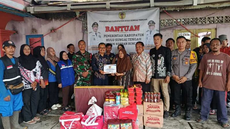 Pasca Kebakaran di Desa Banua Binjai, Pemkab HST Salurkan Bantuan dan Beri Dukungan Moril