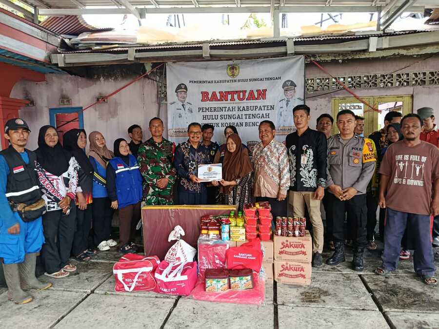 Pasca Kebakaran di Desa Banua Binjai, Pemkab HST Salurkan Bantuan dan Beri Dukungan Moril