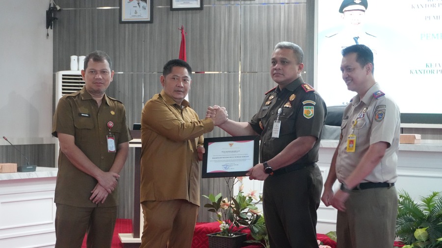 Pemkab HST Mantapkan Perlindungan Aset Daerah, 328 Sertifikat Dibagikan