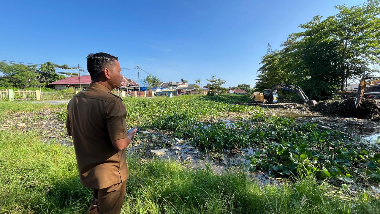 Yamin Pantau Langsung Pengerukan Sungai Teluk Dalam