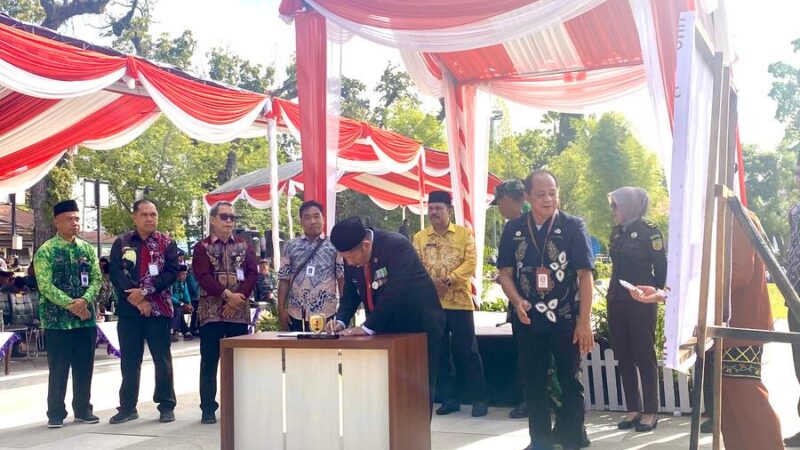 Bupati HST Tanda Tangani Komitmen, SPMB 2026/2027 di HST Ditegaskan Tanpa Diskriminasi