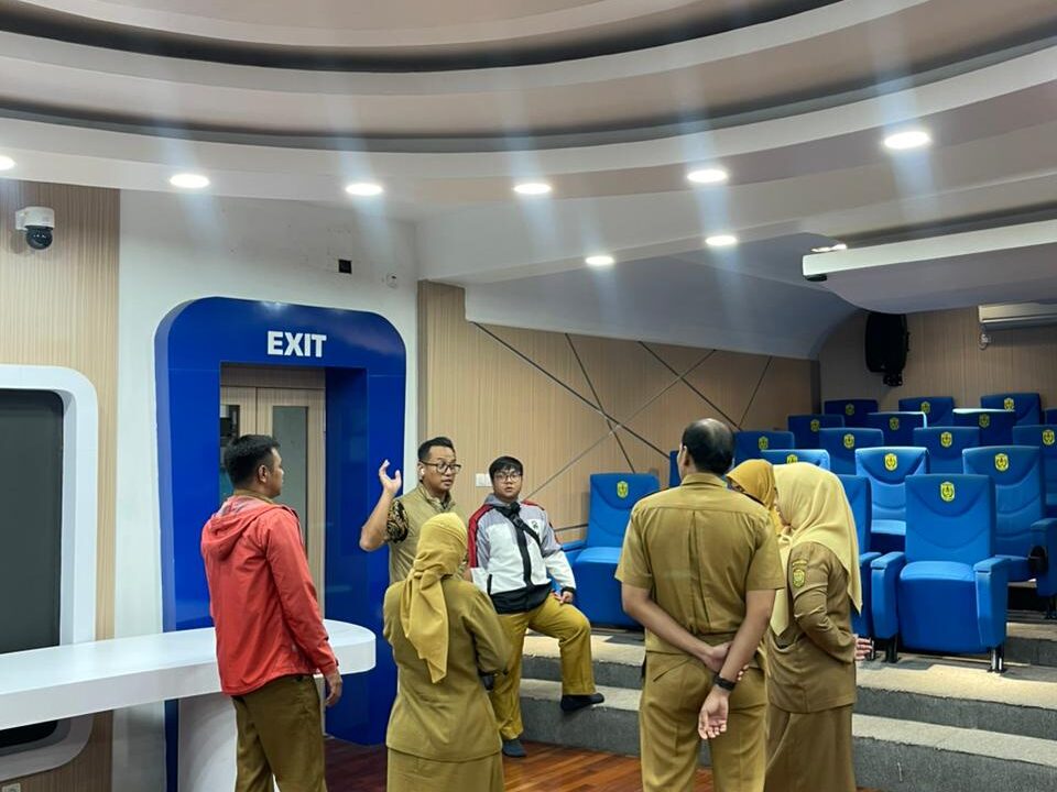 Hari Pertama, Plt Kepala Diskominfotik Banjarmasin Tinjau Langsung Fasilitas, Pastikan Layanan Optimal