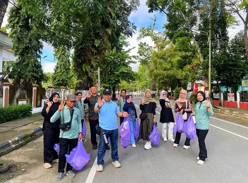 DLH HST Angkut 18 Kilogram Sampah dari Kawasan Dwi Warna, Warga Diajak Mulai Pilah Sampah dari Rumah
