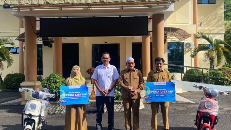 Pemkab HST dan Bank Kalsel Serahkan Dua Sepeda Listrik dari Undian Kredit Multiguna Bank Kalsel
