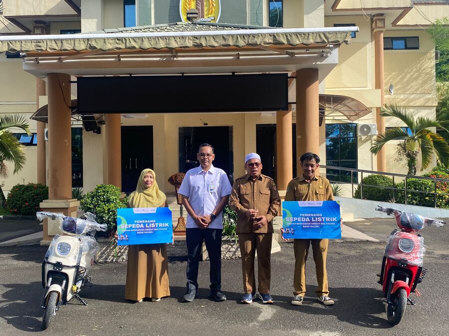Pemkab HST dan Bank Kalsel Serahkan Dua Sepeda Listrik dari Undian Kredit Multiguna Bank Kalsel