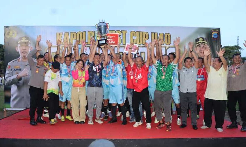 PJM Polres HST Berhasil Angkat Tropi Juara, Taklukkan Lawan Dengan Skor 4-0