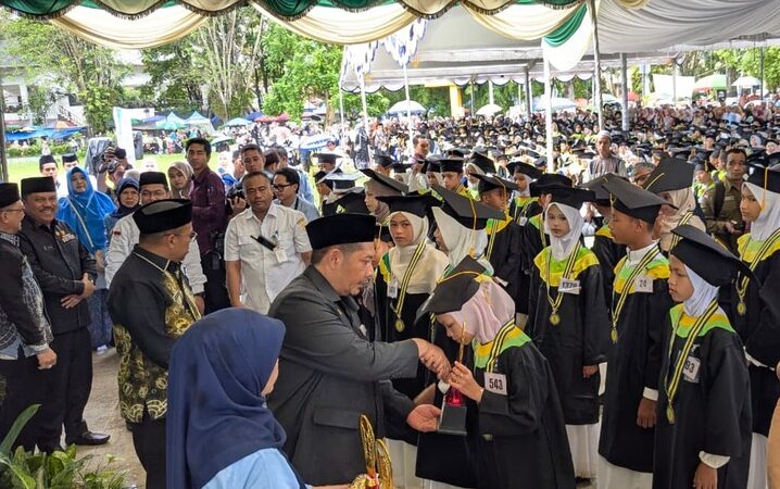 Bupati HST Pindah Tali Toga 1.678 Santri TK/TP Al-Qur’an, Jadi Momentum Membanggakan