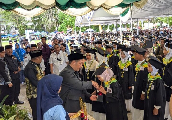 Bupati HST Pindah Tali Toga 1.678 Santri TK/TP Al-Qur’an, Jadi Momentum Membanggakan