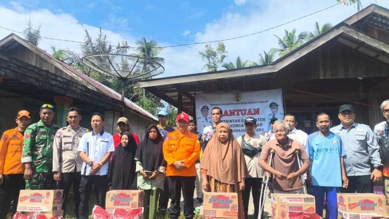Bupati HST Salurkan Bantuan untuk Korban Puting Beliung, 12 Rumah Terdampak di Tiga Desa