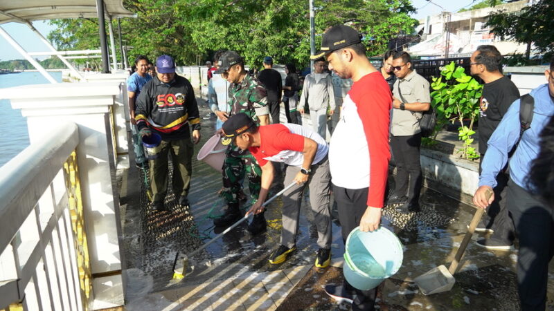 Pimpin Gotong Royong di Siring Tendean dan Nol Kilometer, Yamin Ajak Warga Jaga Ikon Wisata Kota