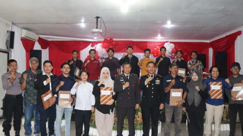 Merawat Kepercayaan Publik, Kapolres HST Apresiasi Peran Media Dan Berikan Penghargaan Pada Wartawan