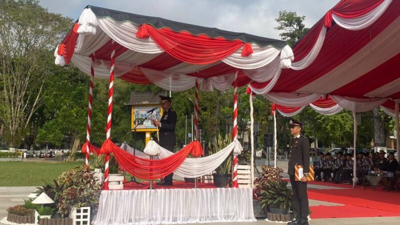 Upacara Peringatan Hari Bhayangkara ke-80 Berjalan Khidmat, Polres HST Beri Apresiasi kepada Anggota Berprestasi