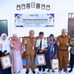 Ringankan Beban Orang Tua Siswa, Pemkab HST Salurkan Seragam dan Sepatu Gratis