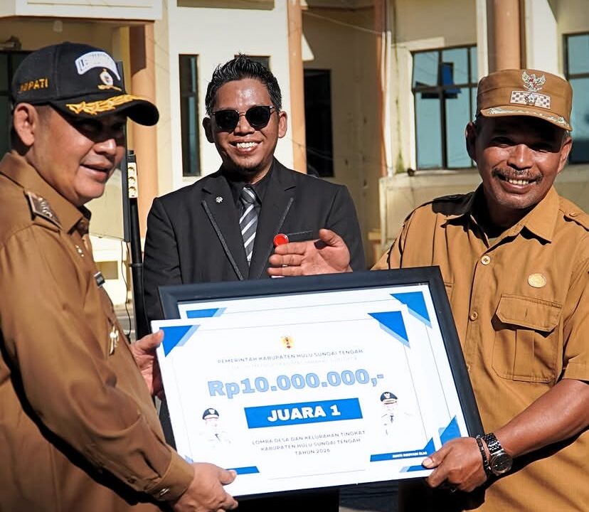 Bupati HST Serahkan Penghargaan Desa Berprestasi, Dorong Inovasi dan Penguatan Ekonomi Desa