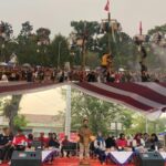20 Pohon Panjat Pinang KNPI HST Jadi Tontonan Ribuan Warga, Bupati HST: Bukan Hanya Hadiah, tapi Kebersamaan