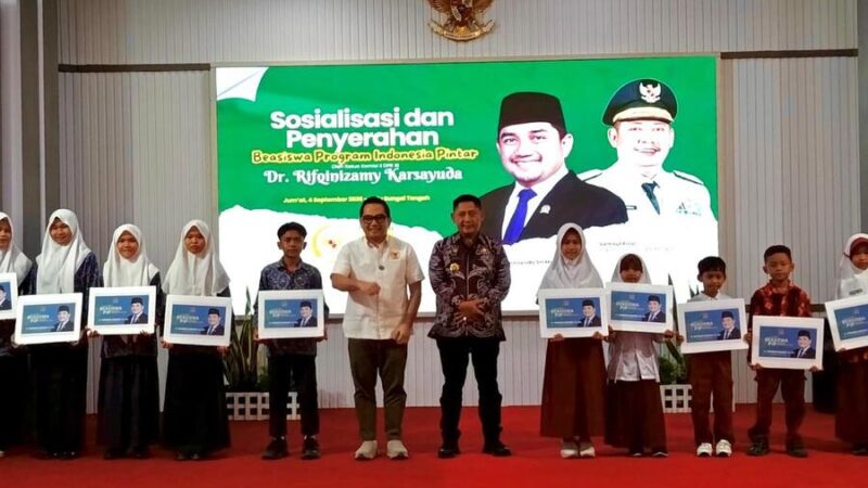 Pemkab HST Serahkan PIP Pada 66 Siswa, Impian Anak Kini Kuat Kembali