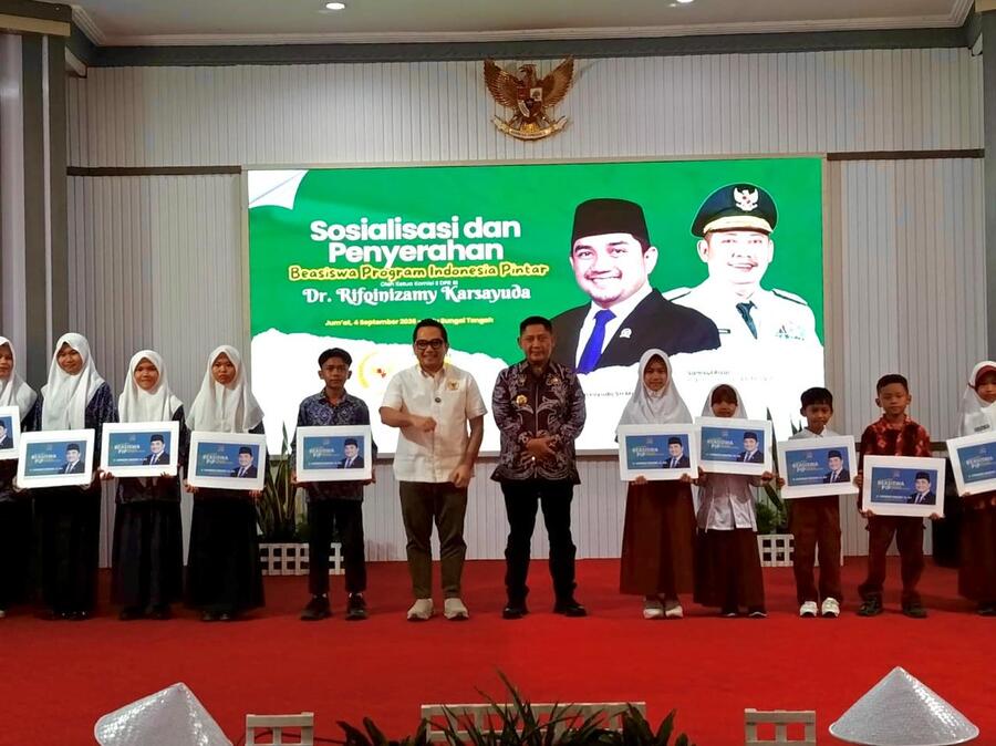 Pemkab HST Serahkan PIP Pada 66 Siswa, Impian Anak Kini Kuat Kembali