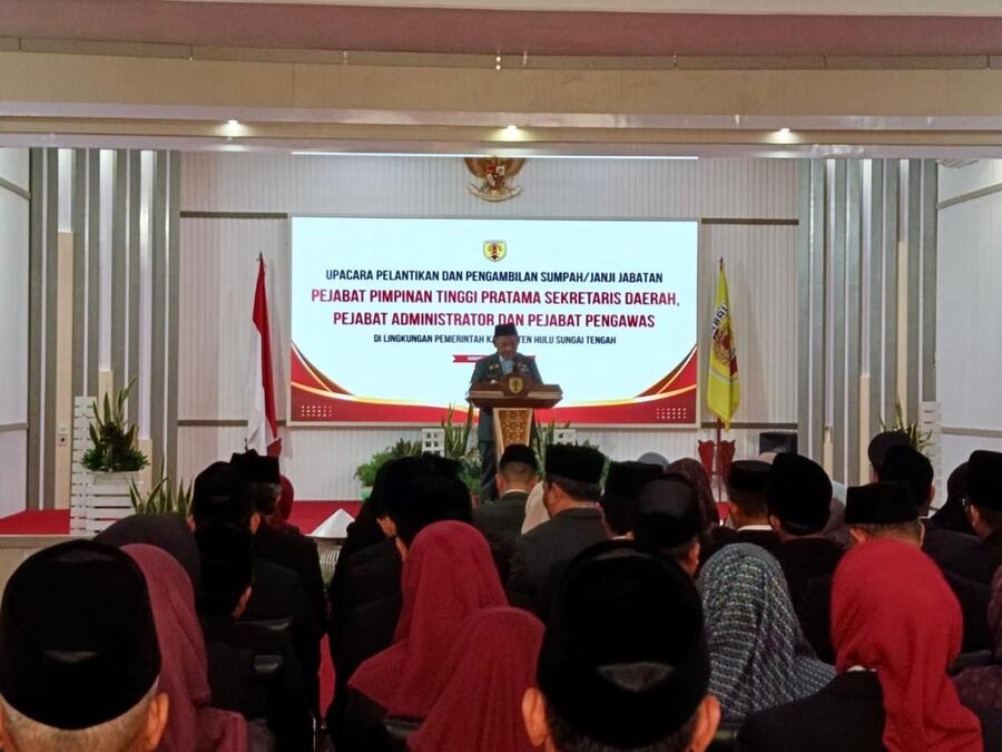 Perkuat Mesin Pemerintahan, Bupati HST Lantik 64 Pejabat Berikut!
